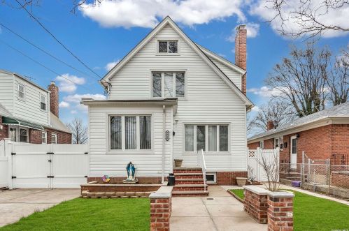 86-15 262nd St, Floral Park NY  11004-1344 exterior