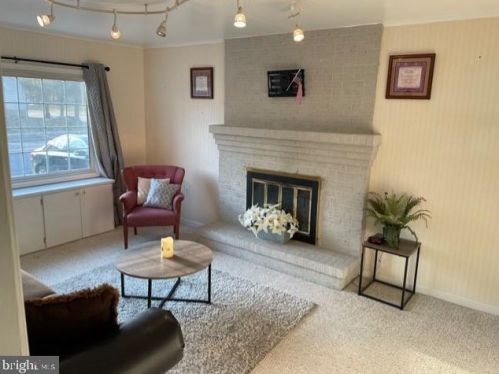 733 Carol St, Dover, DE 19904-2821