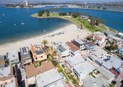 824 Anacapa Ct, San Diego CA  92109-8203 exterior