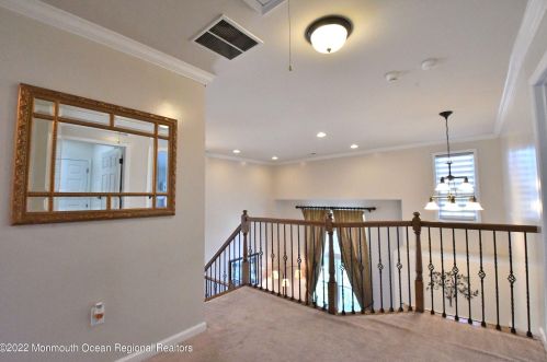 7 Lily Ln, Piscataway NJ  08854-6670 exterior