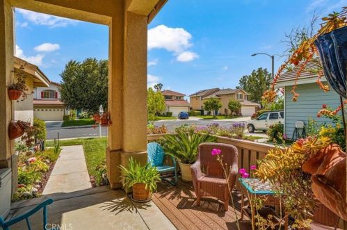 26731 Neff Ct, Santa Clarita, CA 91351-6926