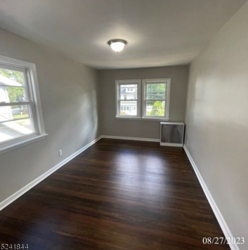 124 8th Ave, Roselle NJ  07203-2032 exterior