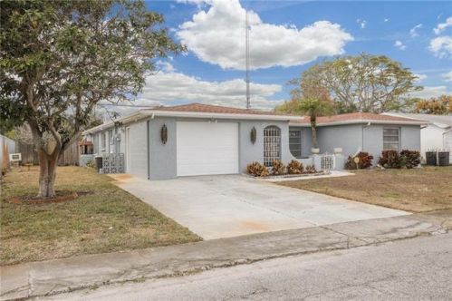 1513 Dartmouth Dr, Tarpon Springs, FL 34691-4825