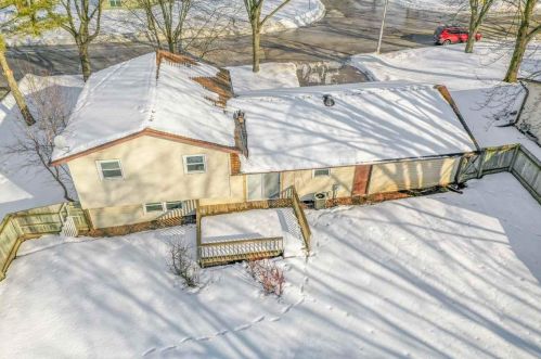 728 Green Ridge Dr, Green Bay, WI 54313-5105