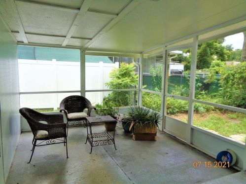 712 Oakdale Ave, Deland FL  32720-3230 exterior