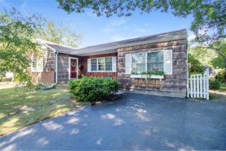 71 Dartmouth St, Islip Manor, NY 11751-2125