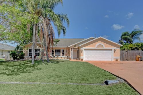 1771 Gaskins Cir, Fort Pierce, FL 34952-6636