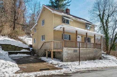 516 Amblers Ln, Pittsburgh, PA 15122-3238