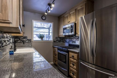 801 Paloma Ave, South Lake Tahoe, CA 96150-2706