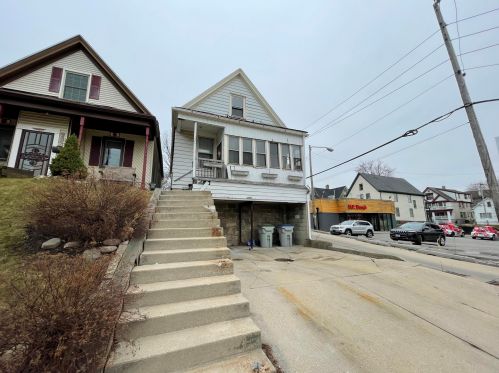 1523 North Ave, Milwaukee, WI 53205-1238