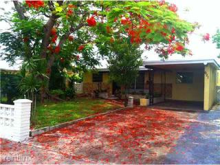 621 70th Ter, Hollywood FL  33024-7309 exterior