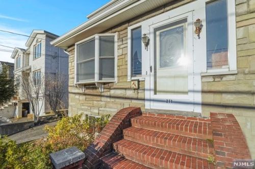 211 Harriet Ave, Palisades Park, NJ 07650-2739