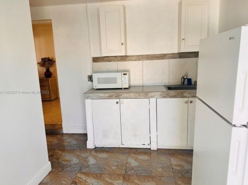 2637 9th Ct, Hialeah FL  33010-1223 exterior