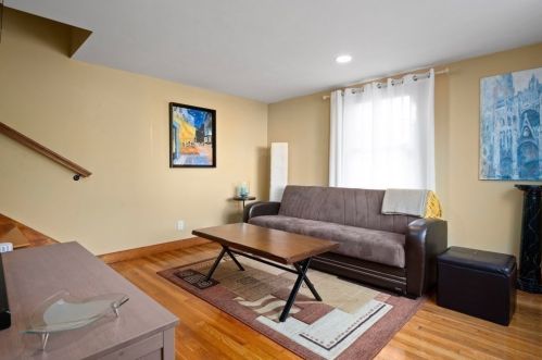 35 Stopford St, Hamilton MA  01982-1784 exterior