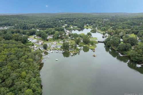 2 Hill Rd, East Lyme, CT 06333-1714