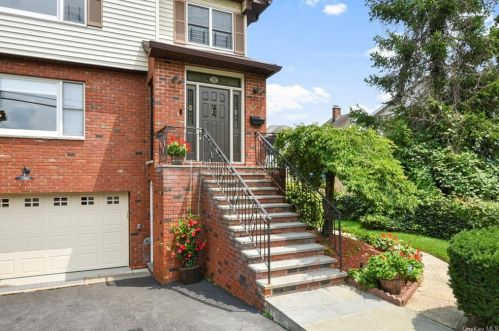 11 Hillside Ave, New Rochelle NY  10803-1824 exterior