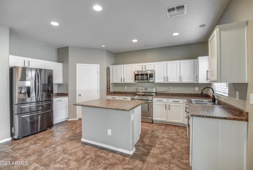 19250 Woodlands Ave, Buckeye AZ  85326-6039 exterior