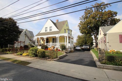 825 13th Ave, Prospect Park, PA 19076-1901