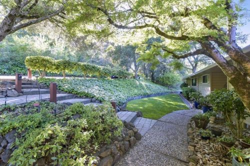 3623 Holland Dr, Santa Rosa, CA 95404-6211