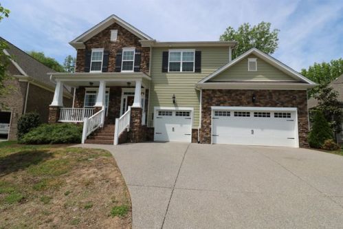 8020 Warren Dr, Nolensville, TN 37135-9644