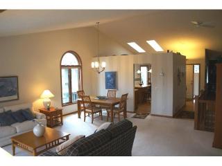 2153 Overlook Dr, Minneapolis, MN 55431-4013