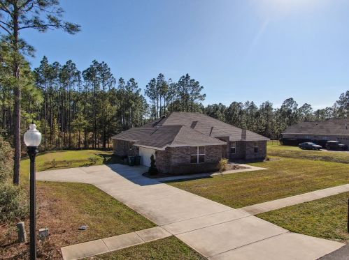 130 Club House Dr, Freeport FL  32439-6249 exterior