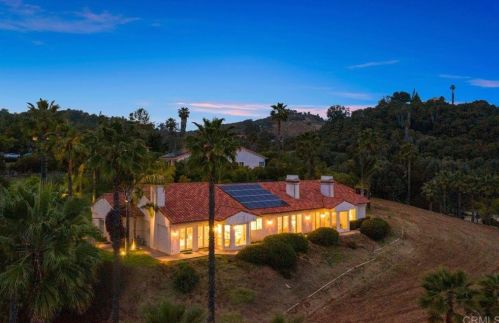 3044 Southwind Ln, Vista, CA 92084-1251