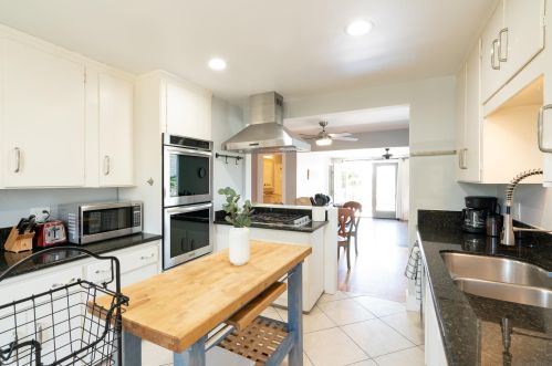 1558 Burton St, San Diego CA 92111-7044 exterior