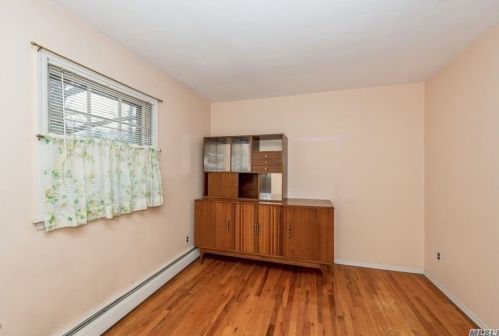 14 Bennett Ave, Huntington Station NY 11746-2839 exterior