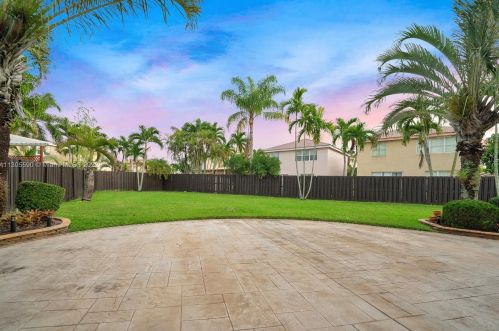 3163 176 Ter, Hollywood FL 33029-5608 exterior