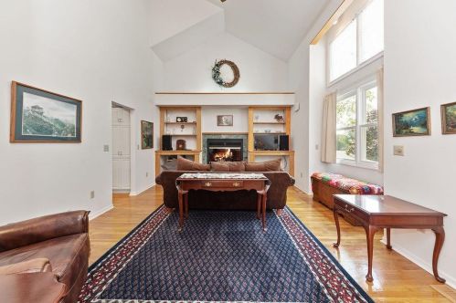 848 4 Mile Rd, Cincinnati, OH 45230-5217