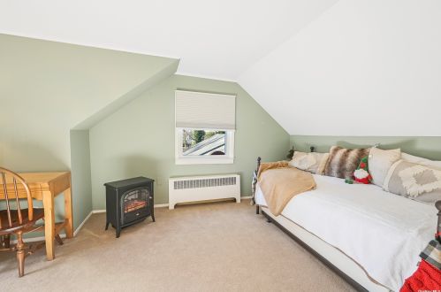 34 Twin Cedar Ln, Northport NY  11768-2232 exterior