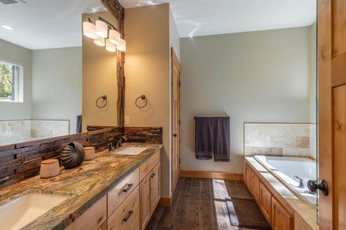 11639 Rocky Ln, Truckee CA  96161-4933 exterior