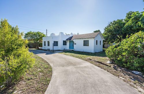 620 Winters St, West Palm Beach, FL 33405-4542