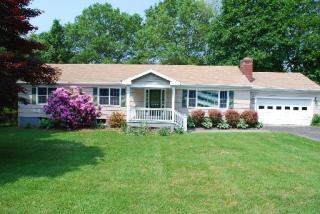 28 Ridgecrest Dr, Ridgefield, CT 06877-2519