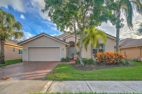 8914 Agliana Cir, Boynton Beach, FL 33472-8123
