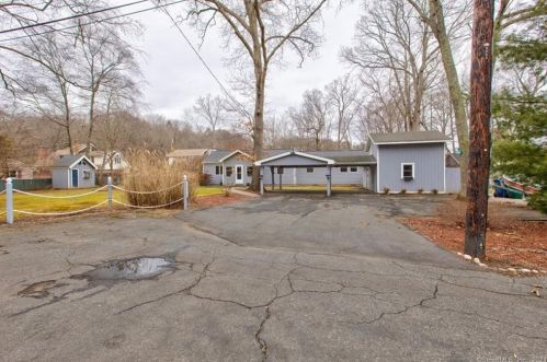 21 Moore Ave, Lyme CT  06371-1216 exterior