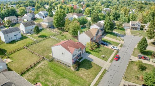 1733 Greatwood Dr, Florence KY  41042-8121 exterior