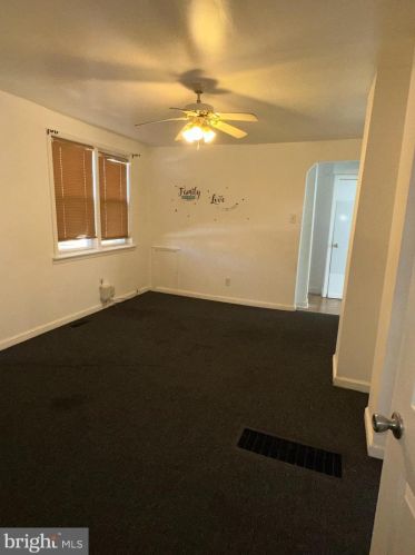 373 Marlton Ave, Camden, NJ 08105-2137