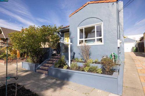 3254 Deering St, Oakland, CA 94601-2722