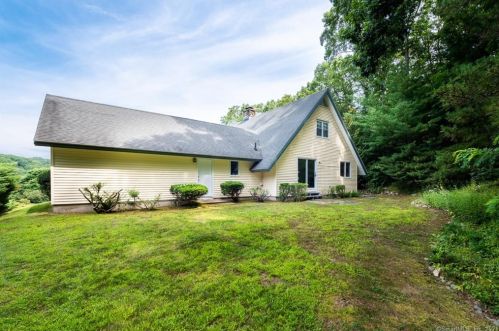 10 Baldwin Dr, Waterford CT  06385-2708 exterior