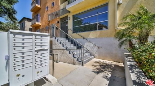 5232 Satsuma Ave, North Hollywood CA  91601-5559 exterior