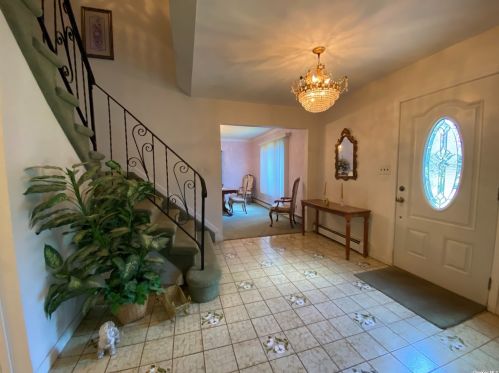 18 Stonehurst Ln, Huntington Station NY  11746-7932 exterior