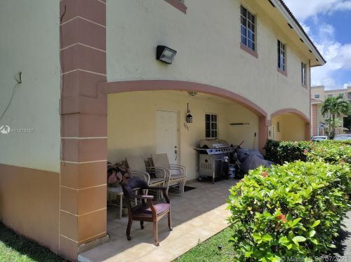 6767 182nd St, Hialeah, FL 33015-7935