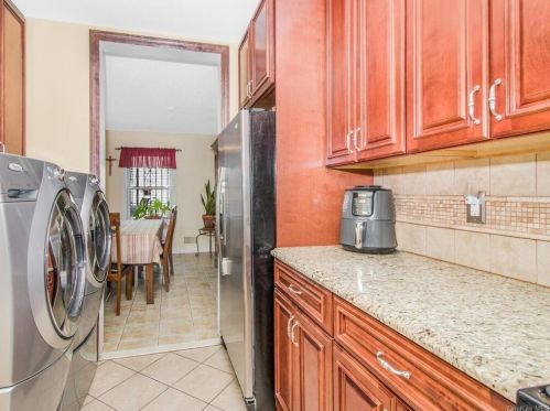 548 Pugsley Ave, Bronx NY  10473-1835 exterior