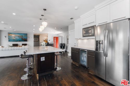 3200 Wrightwood Dr, North Hollywood CA  91604-3936 exterior