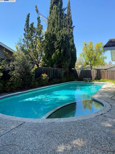 1439 Bittern Dr, Sunnyvale, CA 94087-3208