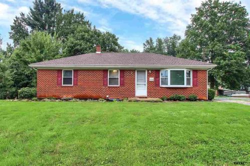 240 Maple St, Longlevel, PA 17368-1636