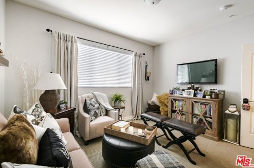 4742 Sepulveda, Van Nuys CA 91402-4344 exterior