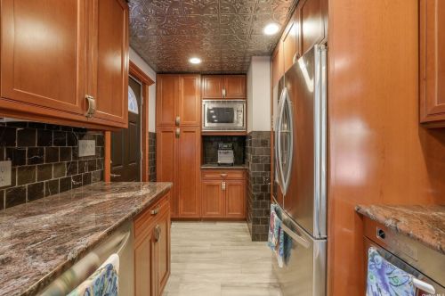568 Bread And Cheese Hollow Rd, Northport NY  11768-2326 exterior